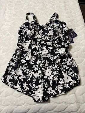 NEW! Simply Slim Tummy Control Black & White Floral One-Piece Swimsuit size 1X